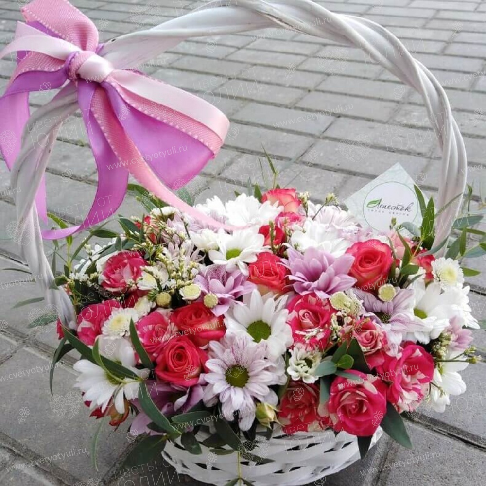 Корзина роз и хризантем Яркий день