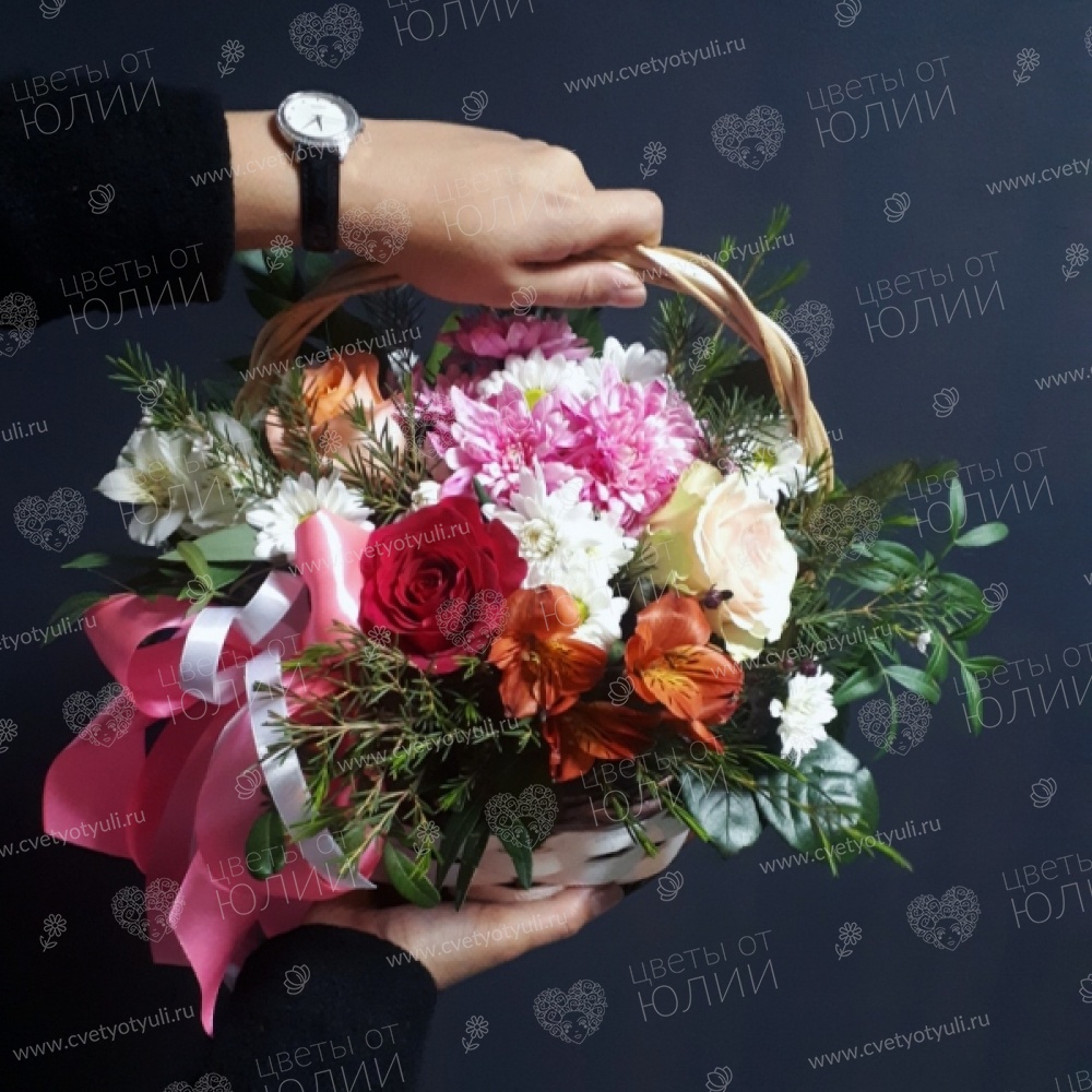 Корзинка из роз и хризантем Сборный