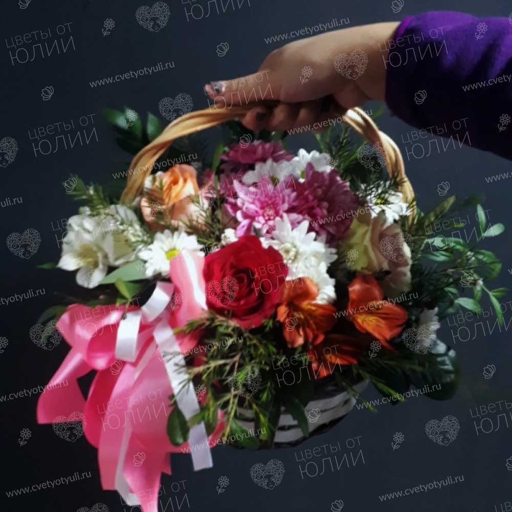 Корзинка из роз и хризантем Сборный