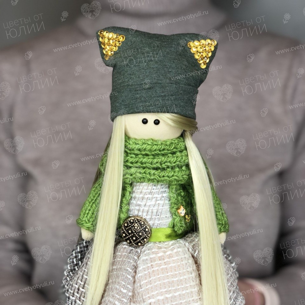 Кукла-тильда ручной работы "Девочка в зеленом шарфе"