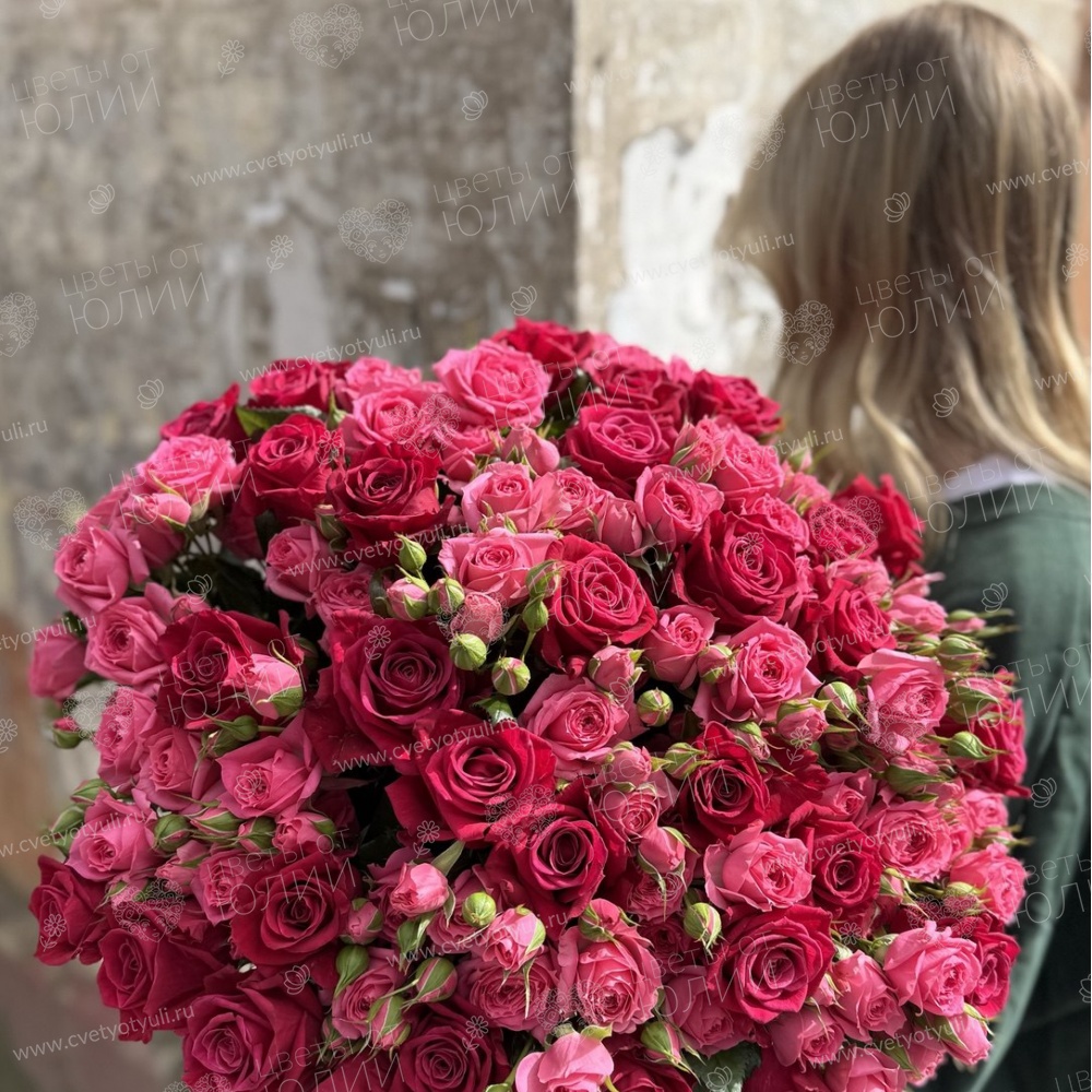 Букет из 15 кустовых пионовидных роз