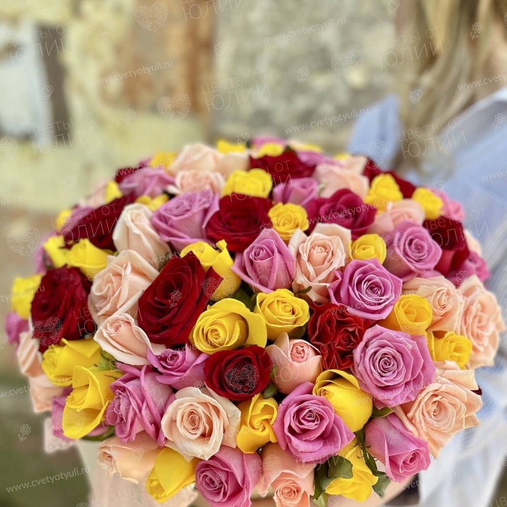 101 разноцветная роза в коробке