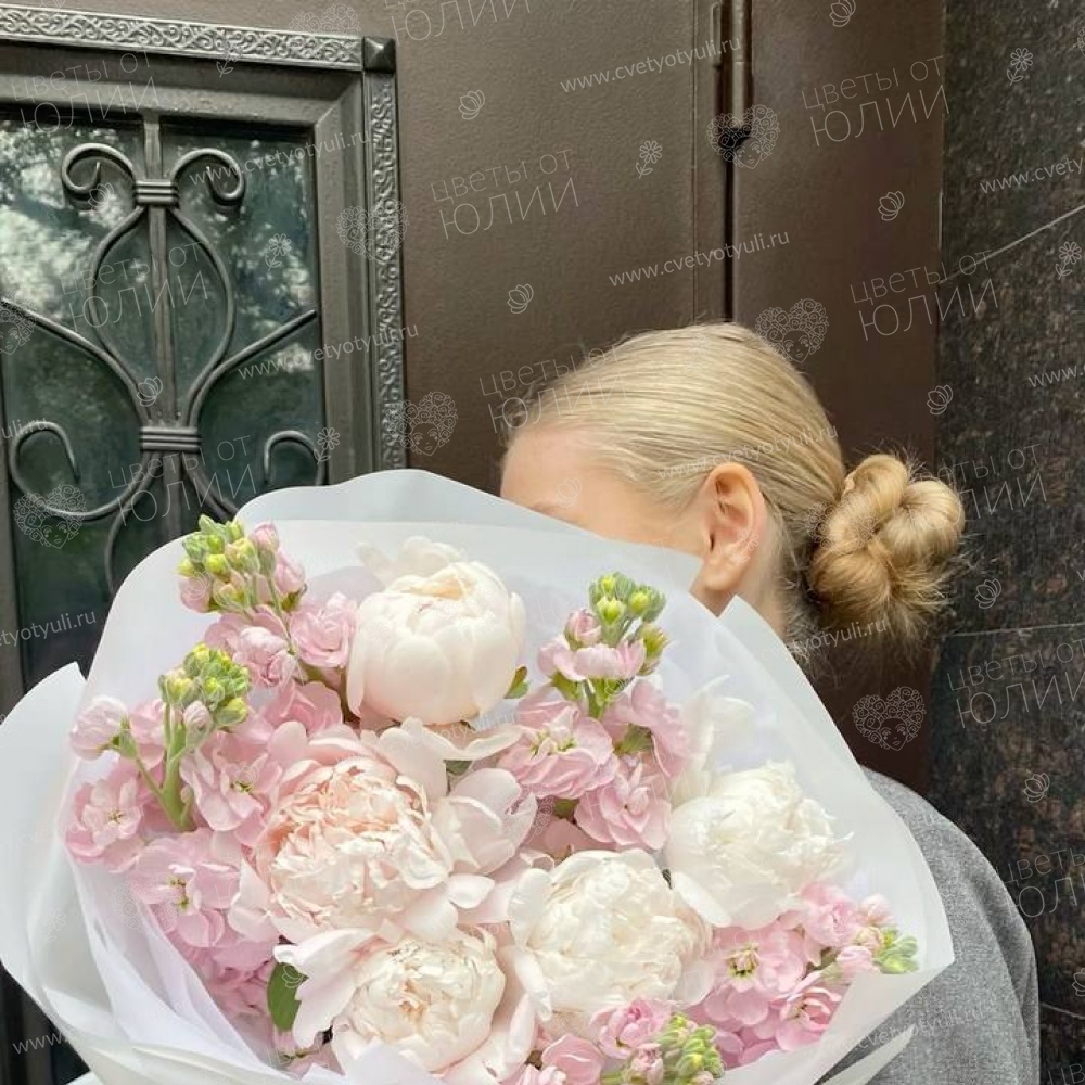 Матиола и Пионы