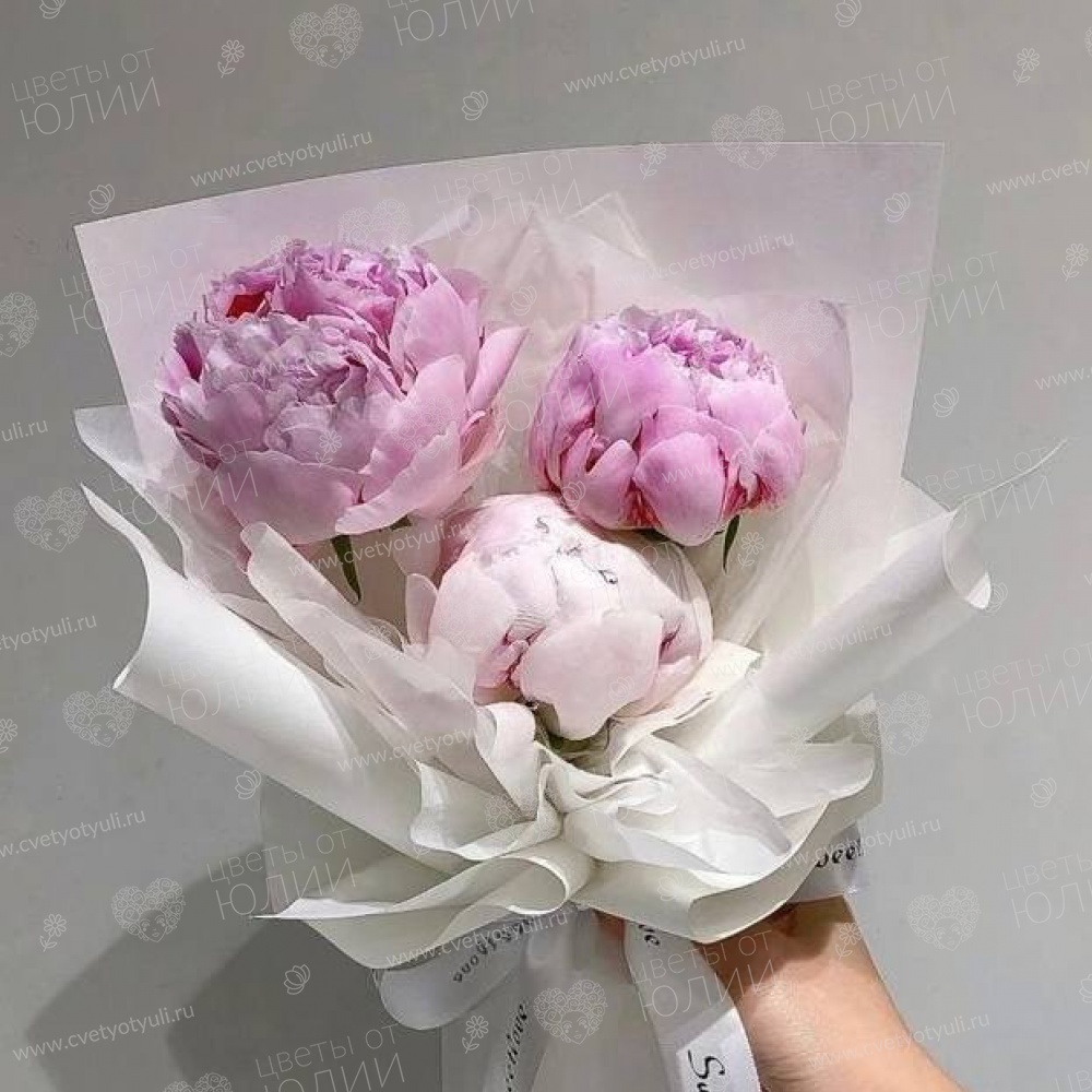 Букет из трех пионов