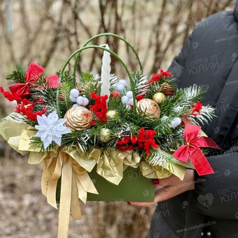 Новогодняя композиция Праздничная корзина