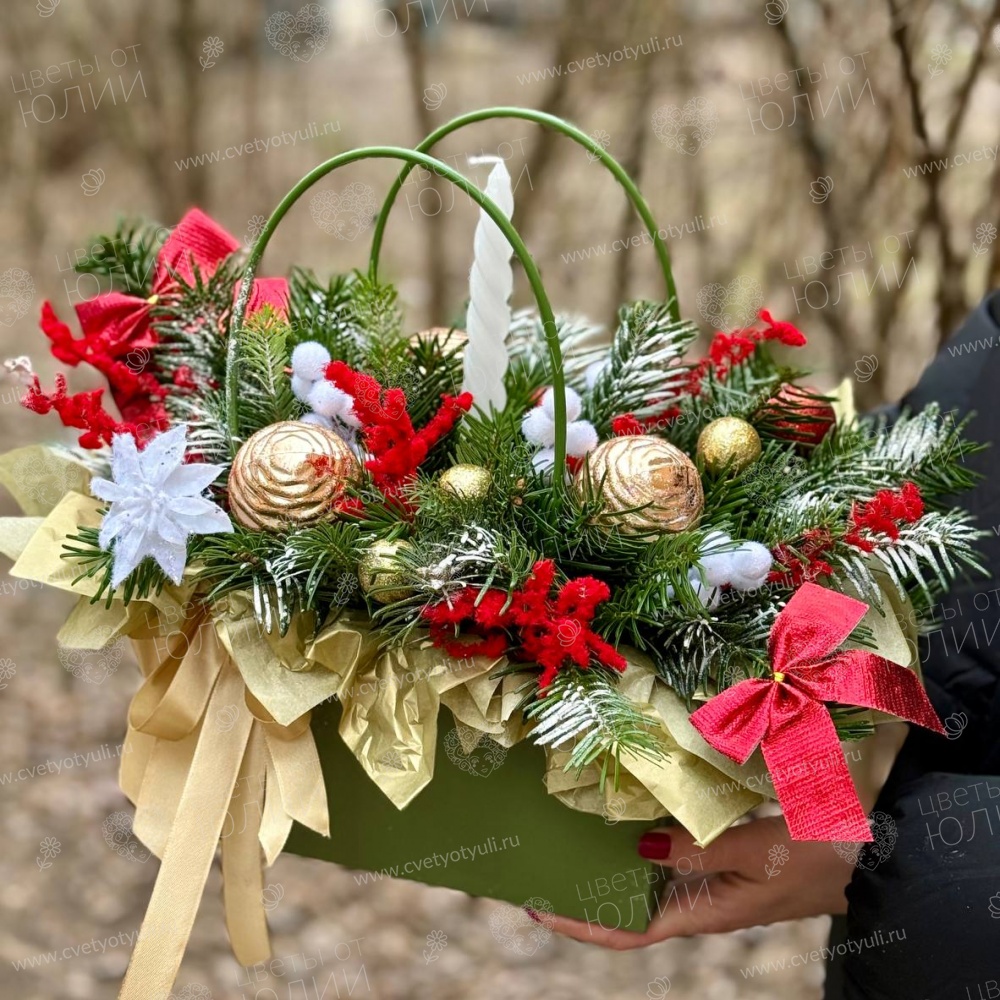 Новогодняя композиция Праздничная корзина