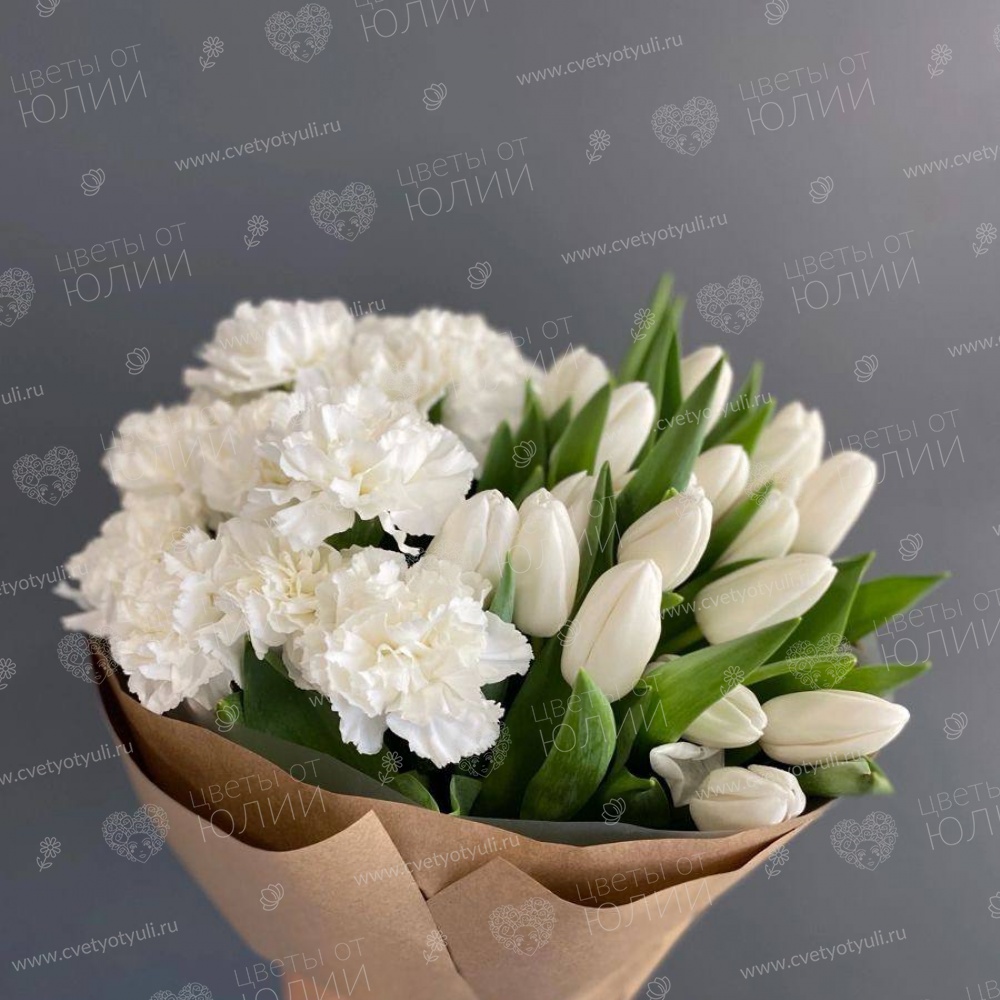 Букет «Жемчужный сад» с тюльпанами и гвоздиками