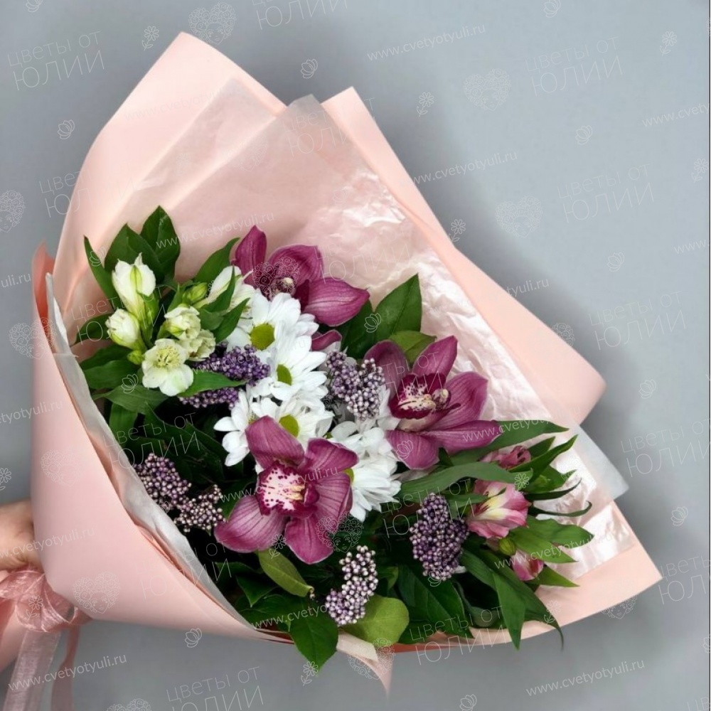 Романтичный букет с розовой орхидеей