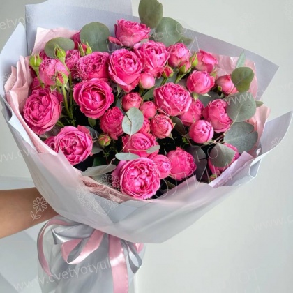 Букет из 11 кустовых пионовидных роз
