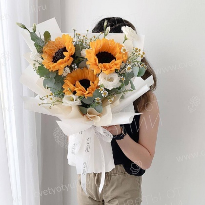 Букет сборный с подсолнухом "Солнце осени"