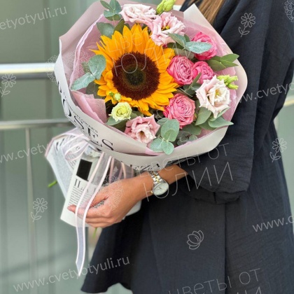 Букет из гелиантуса и эустом "Поцелуй осени"