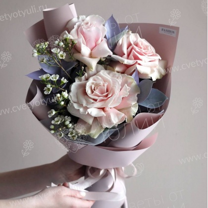 Букет из трех французских роз 