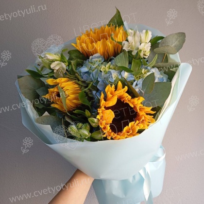 Сборный букет с подсолнухами и гортензией "Осколки лета"