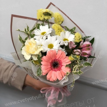 Букет гербер и хризантем Приятное мгновенье