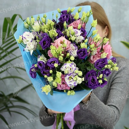 Букет из 13 эустом Аврора