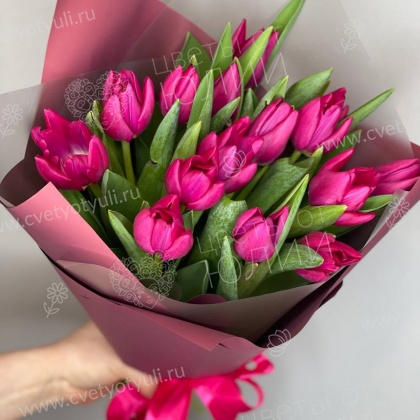 Букет из 15  красных тюльпанов