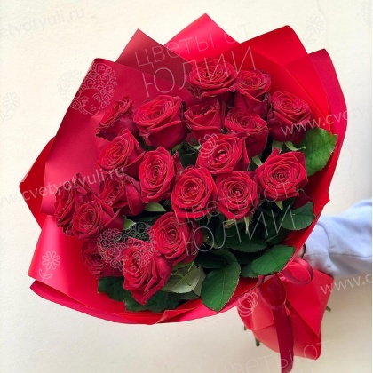 Букет из 19 красных роз Рената