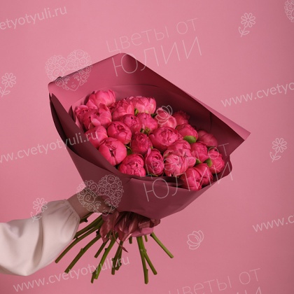 Букет из 25 коралловых пионов