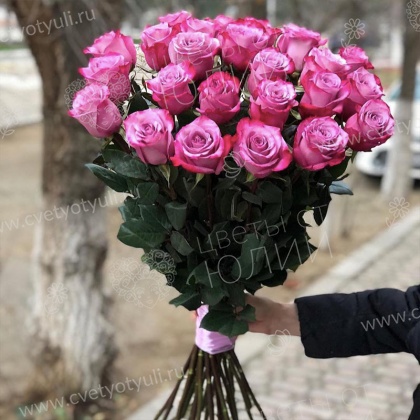 Букет из 25 розовых роз 60 см
