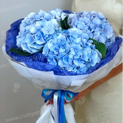 Букет из 3 голубых гортензий