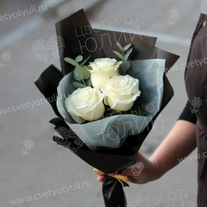 Букет из 3 роз 50 см с зеленью