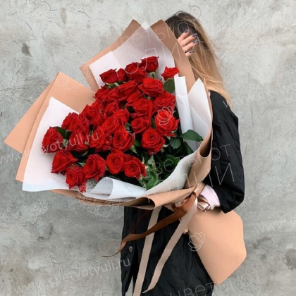 Букет из 31 красной розы