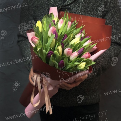 Букет из 33 тюльпанов микс