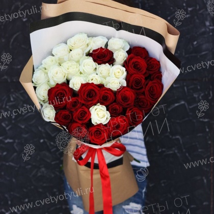Букет из 41 розы Инь-Янь