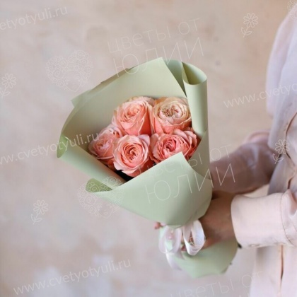 Букет из 5 кремовых роз 50 см