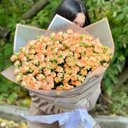 Букет из 51 кустовой розы 70 см