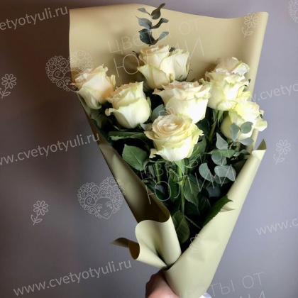Букет из 9 белых роз 80 см