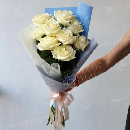 Букет из 9 белых роз