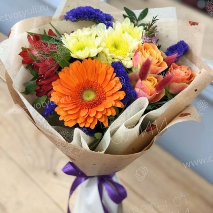 Букет «Любимый праздник» с герберами, хризантемами и розами