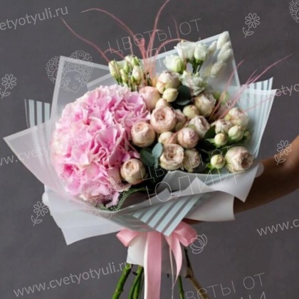 Букет из гортензии и роз Дорогой