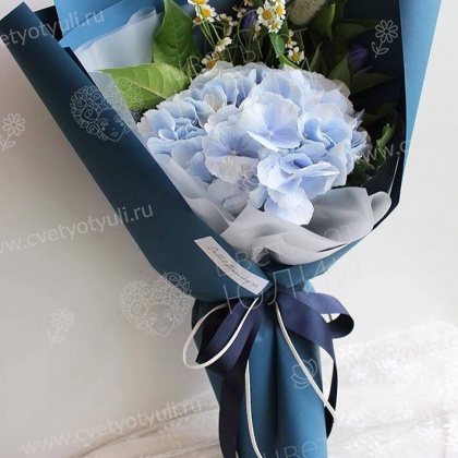 Букет из гортензии с зеленью