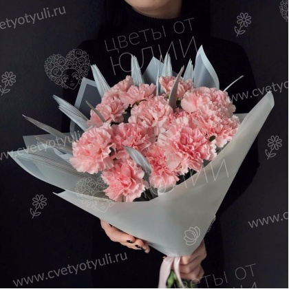 Букет из гвоздик с зеленью Агата