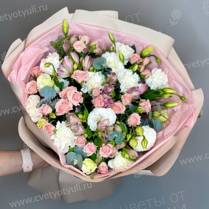 Букет из кустовых роз и гвоздик Исабелла