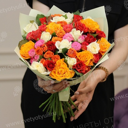 Букет из одноголовых и кустовых роз Необычная