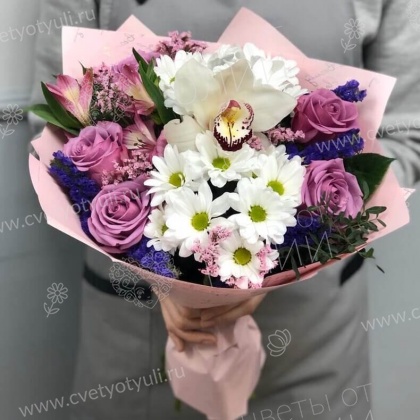 Букет из орхидеи и розы Рандеву