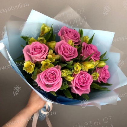 Букет из роз и альстромерий Мадам