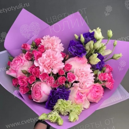 Букет из роз и эустом Джейн