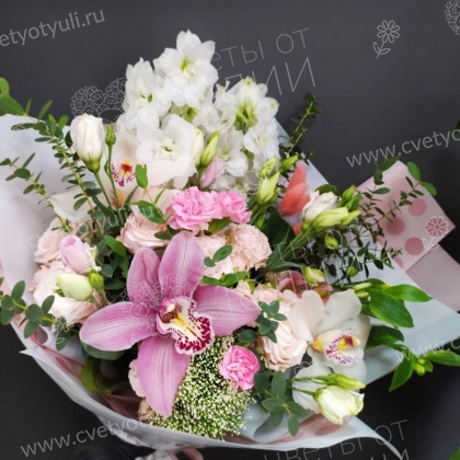 Букет из роз и эустомы Любящее сердце