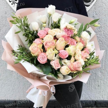 Букет из роз и эустомы Магия ночи