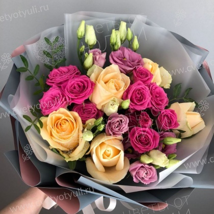 Букет из роз и эустомы Отличное настроение