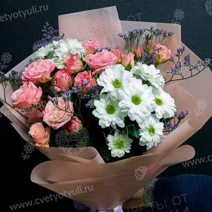 Букет из роз и хризантем Амато