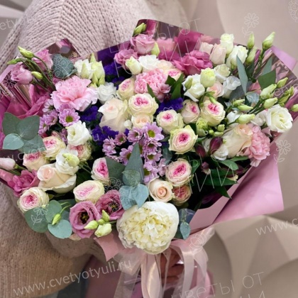 Букет из роз и хризантем Венесуэла