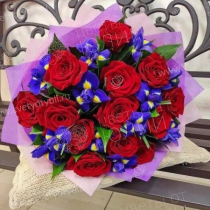 Букет из роз и ирисов Лучший подарок