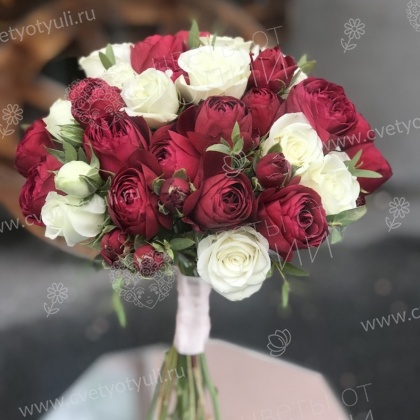 Букет невесты из 9 роз и эвкалипта №372