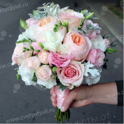 Букет невесты из роз и эустомы №371