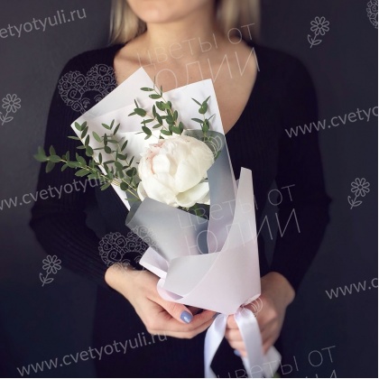 Букет пион с эвкалиптом